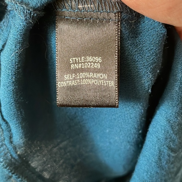 Flawed teal blouse with lace sleeves and yoke - Picture 11 of 11